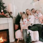 Grandes Suenos: Christmas Family Photo T-Shirt (Mom)