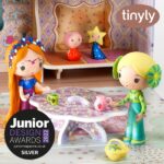 Djeco κουκλόσπιτο Tinyly σε βαλιτσάκι 'Τροχόσπιτο' (Περιλαμβάνονται οι φιγούρες Bluchka & Indie) - Image 7