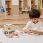 Viga ξύλινο τροχόσπιτο κάμπινγκ με αξεσουάρ και φιγούρες - Image 6