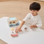 Viga ξύλινο τροχόσπιτο κάμπινγκ με αξεσουάρ και φιγούρες - Image 7