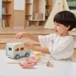 Viga ξύλινο τροχόσπιτο κάμπινγκ με αξεσουάρ και φιγούρες - Image 9