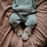 Mushie Cozy Baby Booties Παπουτσάκια Αγκαλιάς - Oatmeal - age 6-9 Months - Image 2