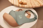 Jollein: Αδιάβροχη σαλιάρα On The Go 2 τεμαχίων - Image 3